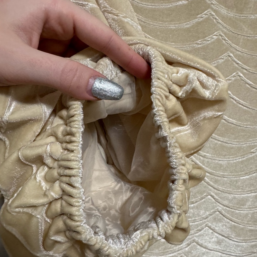 THML Cream Puff Sleeve Velvet Top - Picture 5 of 8